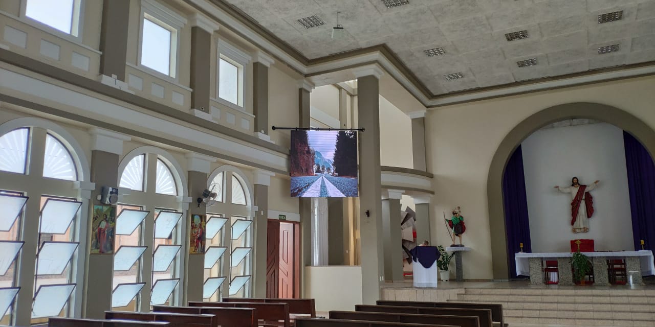 Painel de LED instalado na Igreja Católica de Medianeira – PR (1)